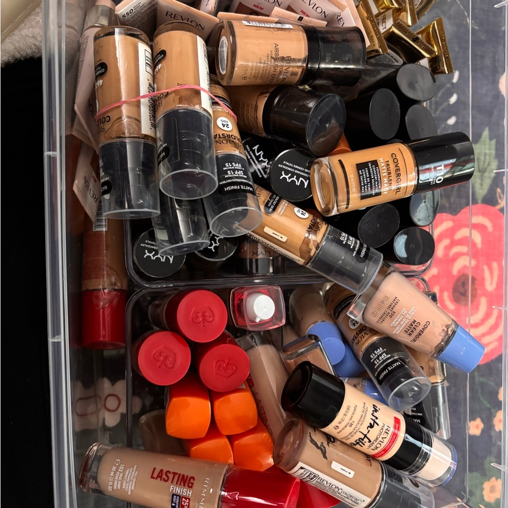 Revlon Foundation Collection - Assorted Shades